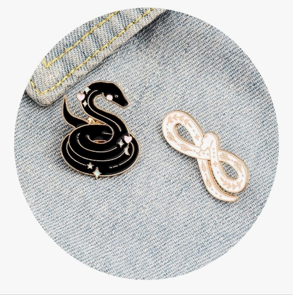 Elegant Black and Gold Snake and Bow Brooch Set